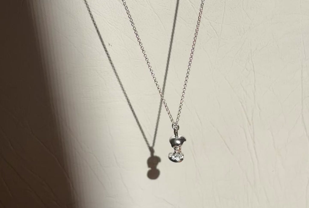 APPLE NECKLACE