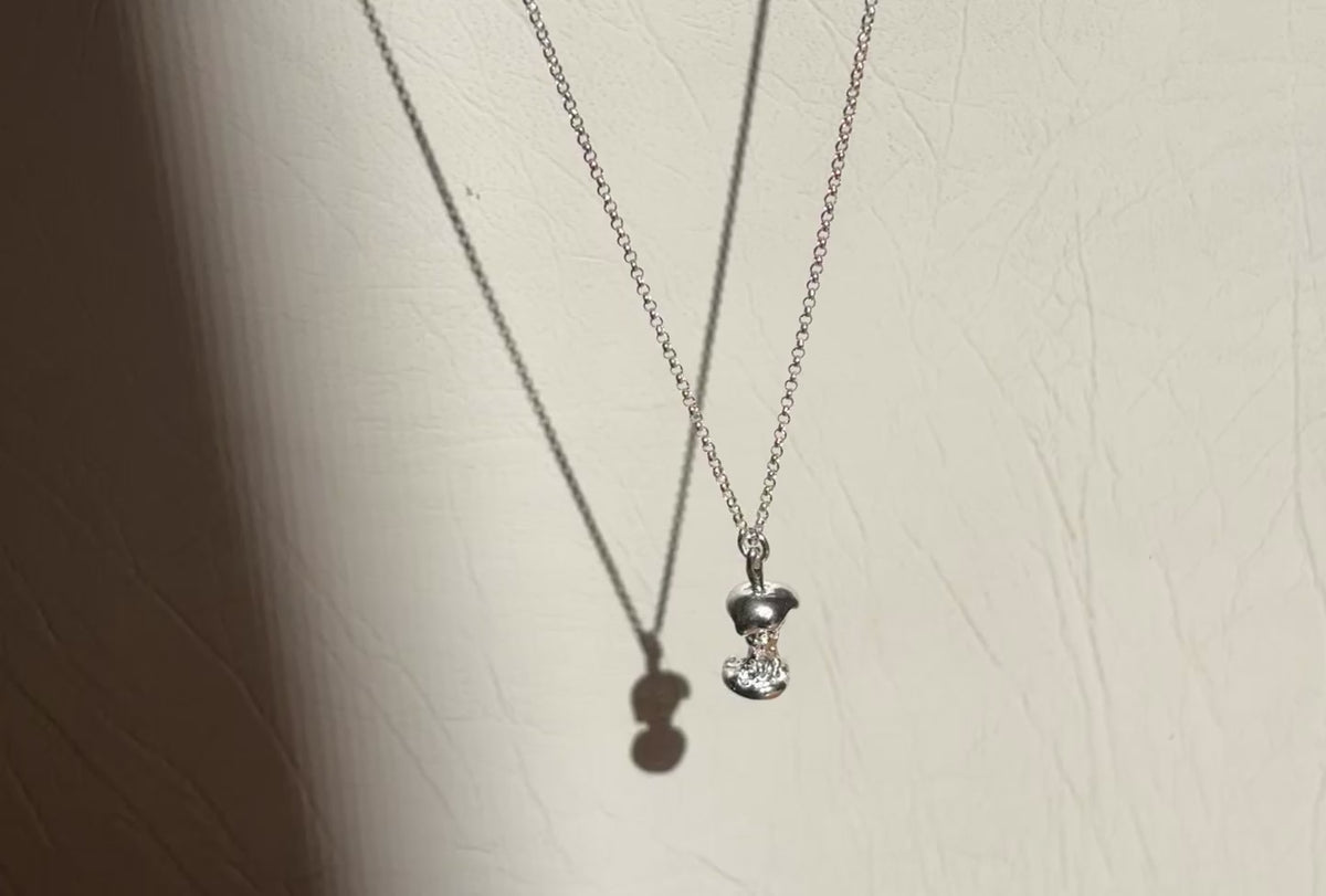 APPLE NECKLACE